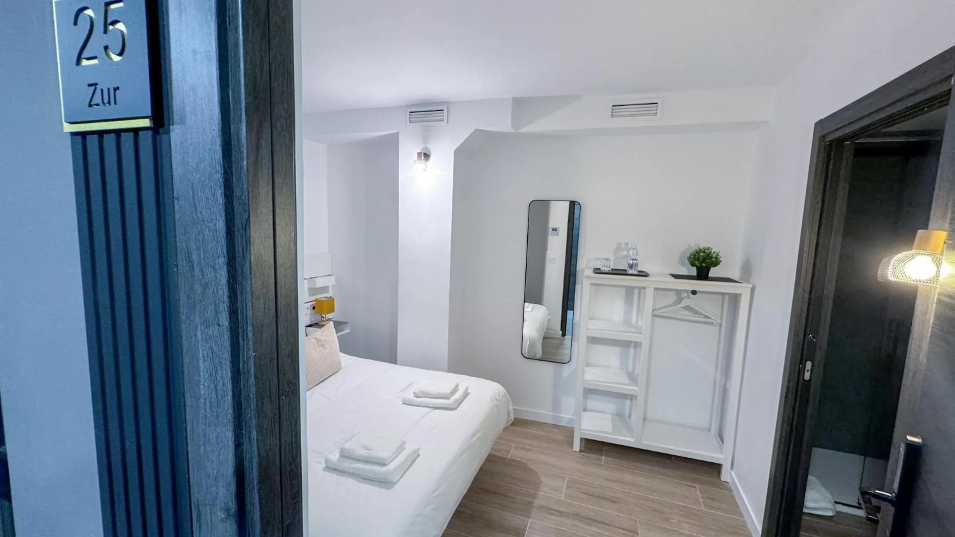 Zur Boutique Hostel Fuengirola Spain